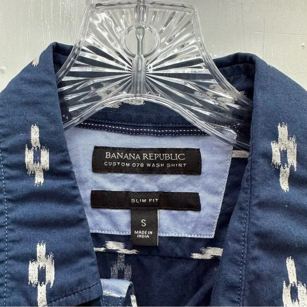 Banana Republic slim fit button down aztec navy white print‎ shirt men's small